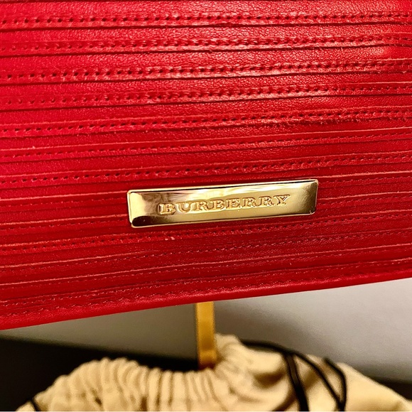 BURBERRY Red Leather Made in Italy Shoulder Bag Mint Condition - Picture 4 of 16